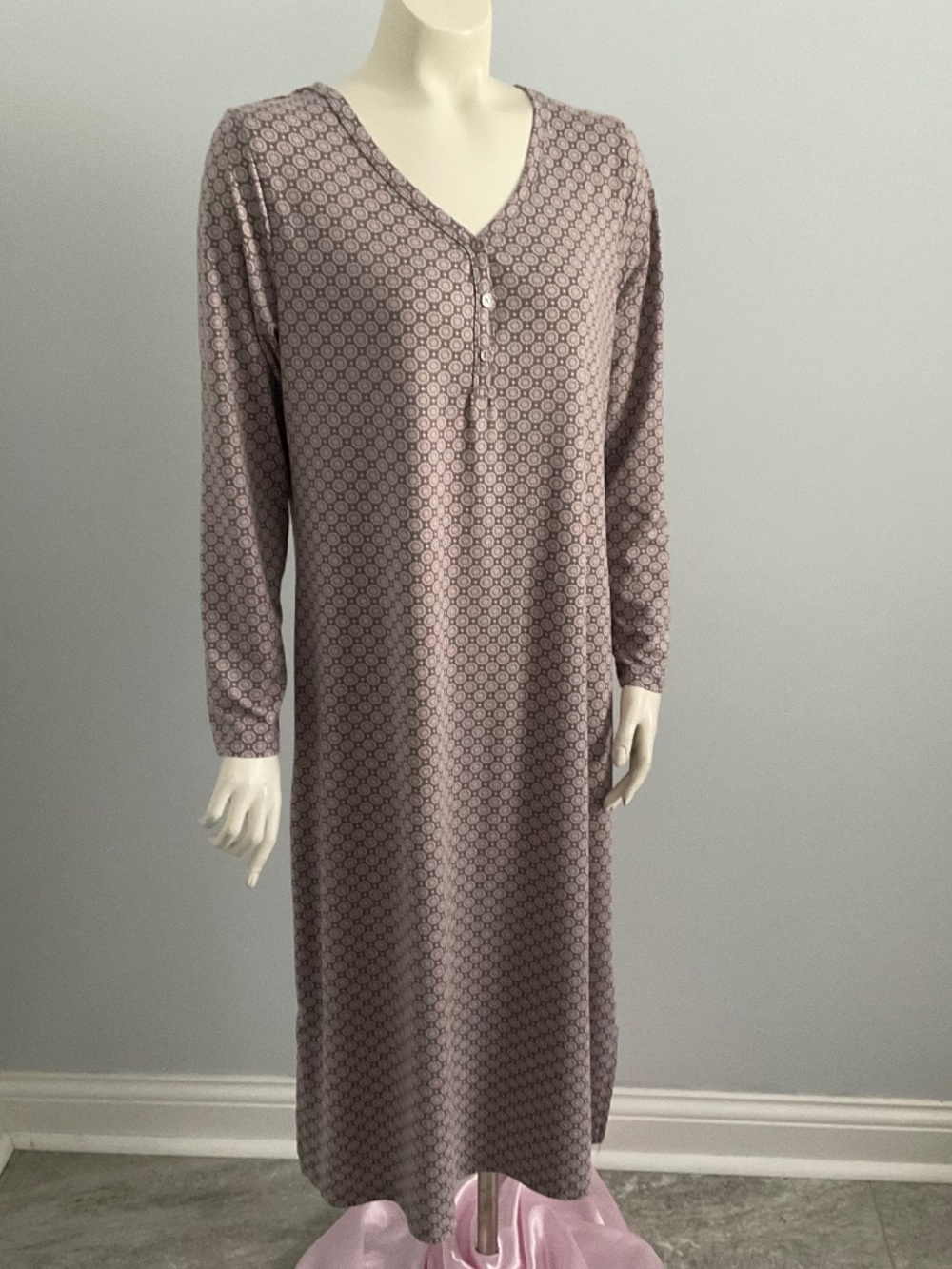 Echo tan night gown,L